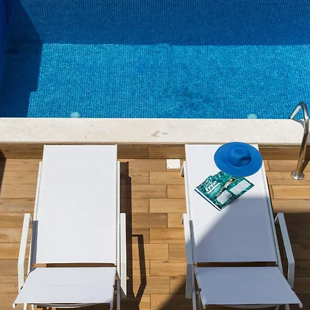 Hotell Mythic Summer