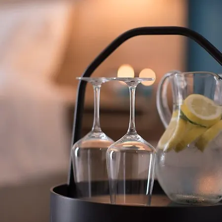 Mythic Summer Hotell