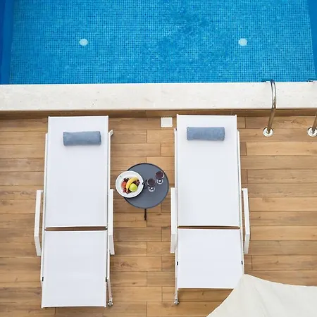 Hotell Mythic Summer