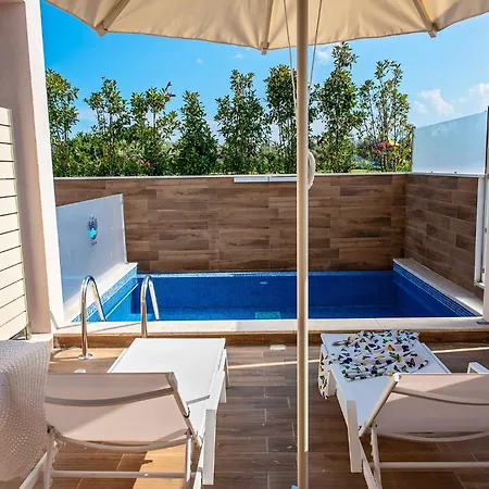 Mythic Summer Paralía