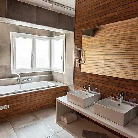 Mythic Summer 호텔