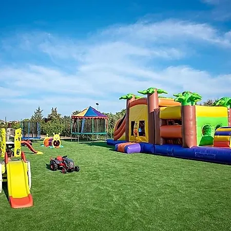 Mythic Summer Otel