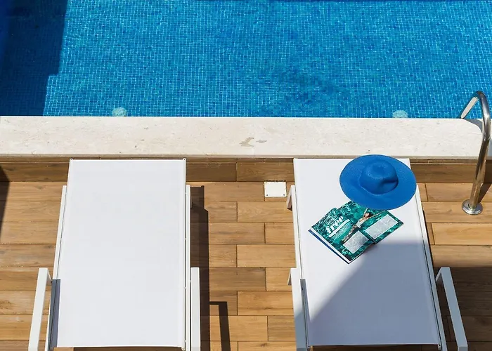 فندق Mythic Summer