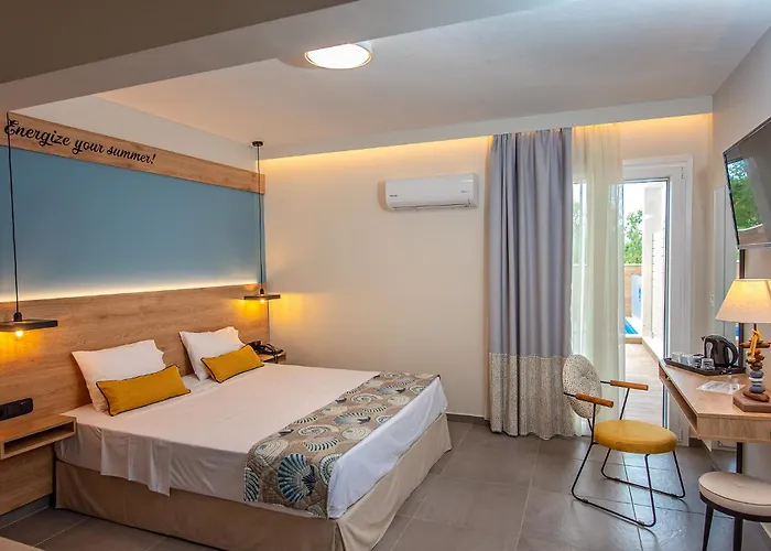 فندق Mythic Summer 4*