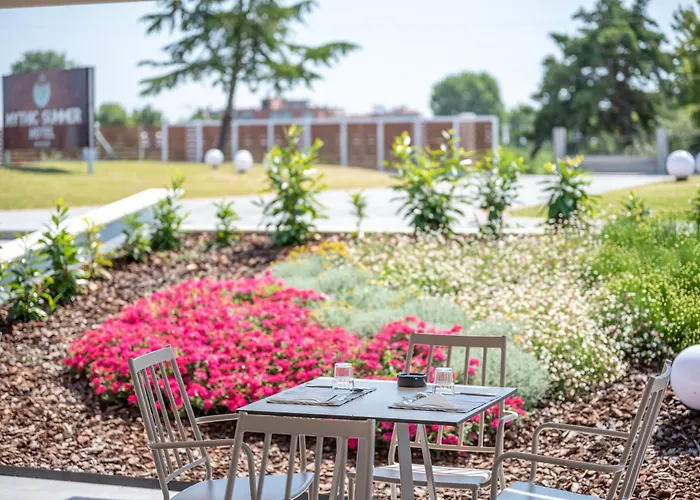 Mythic Summer 酒店