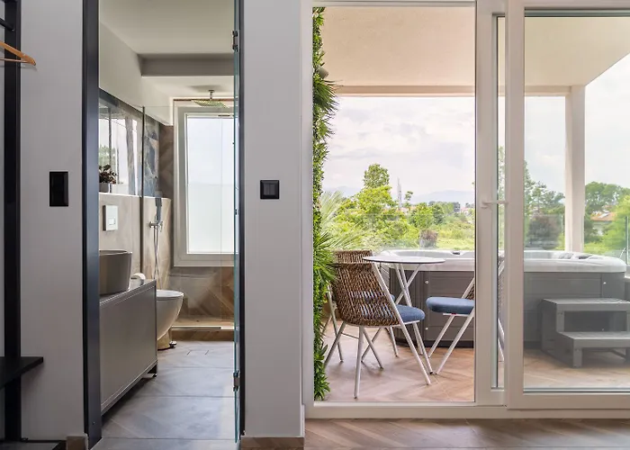 Mythic Summer 酒店