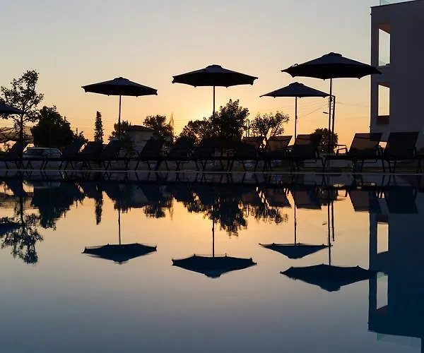 Mythic Summer 酒店