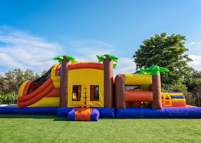 Mythic Summer 酒店