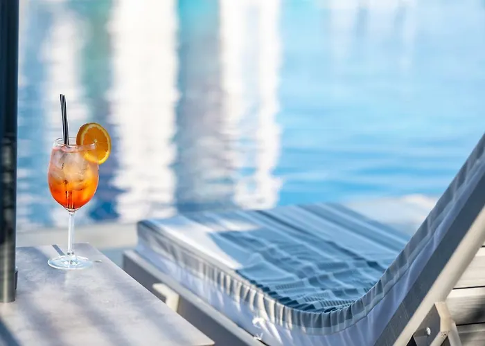 Mythic Summer 酒店 Paralía